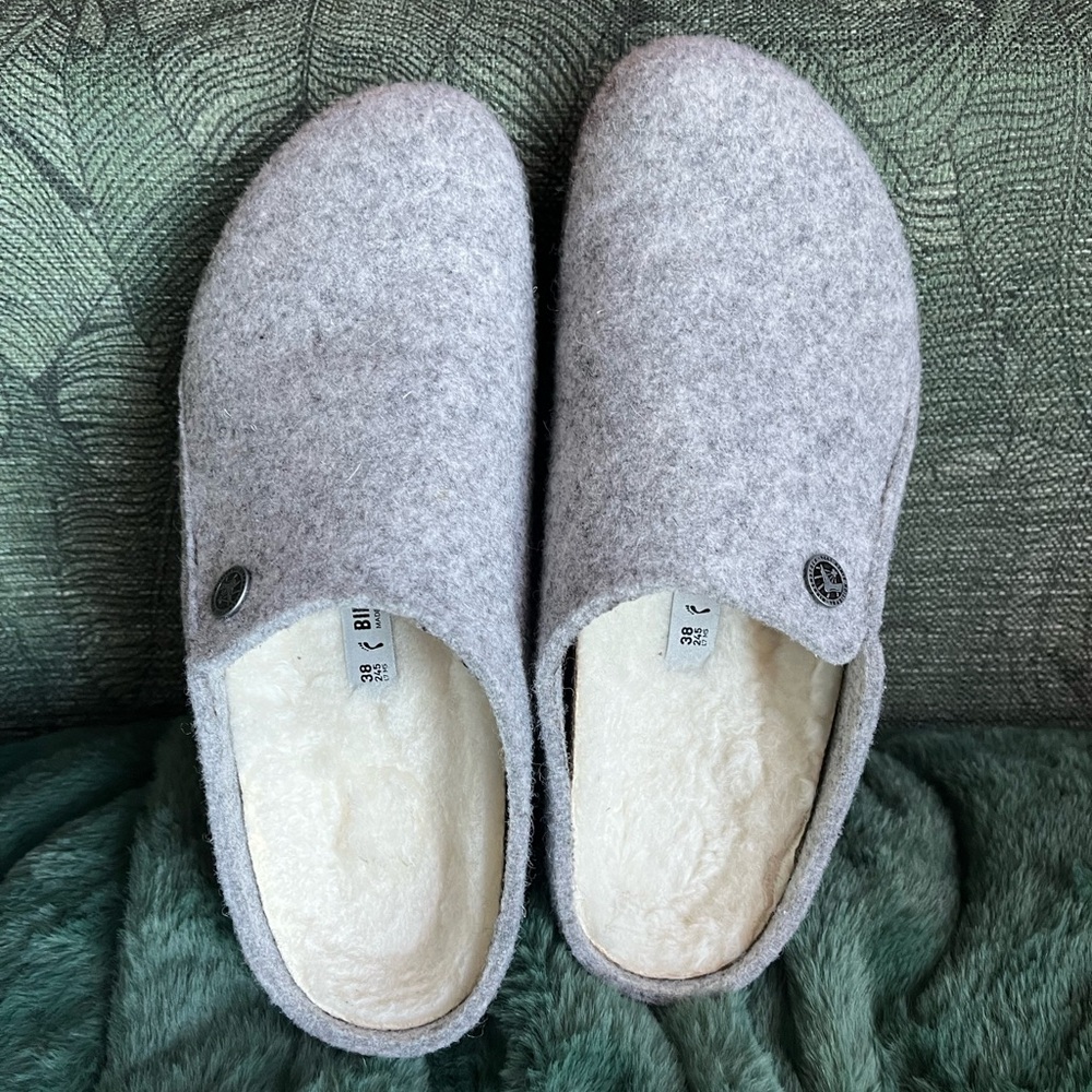 EUC Birkenstock Zermatt shearling slipper. Worn twice indoors.